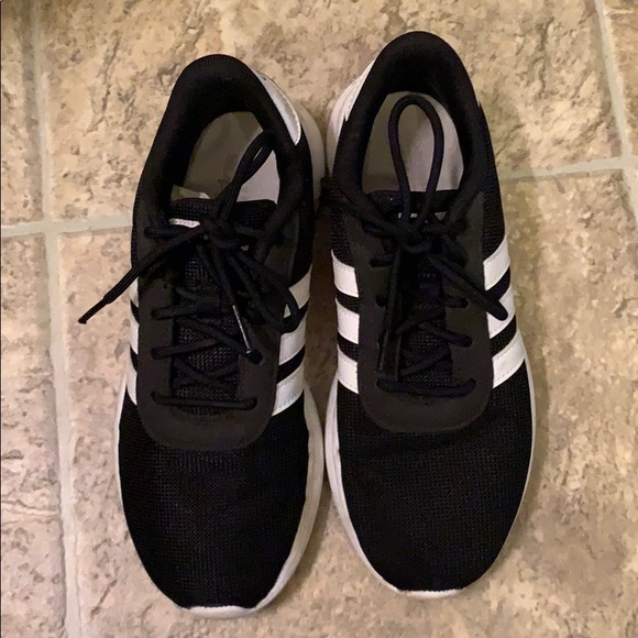 Adidas Tennis Shoes- great condition! - Picture 3 of 3